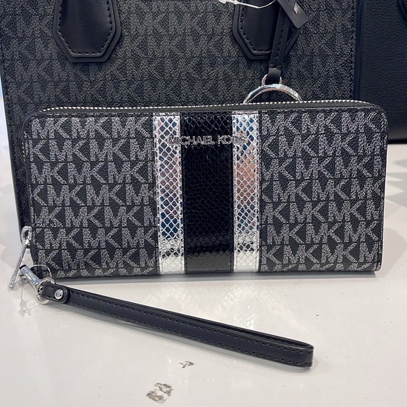 Michael Kors Jet Set Travel Large Signature Logo and Metallic Continental Wallet - Picture 2 of 16